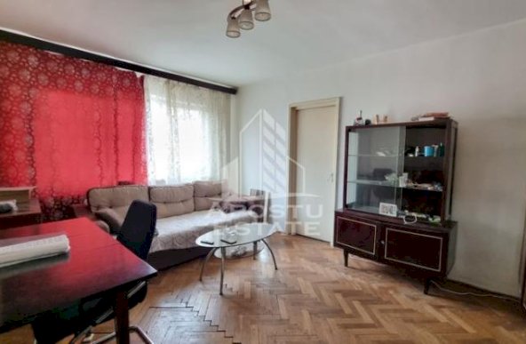 Apartament 2 camere, etaj intermediar, zona Dacia