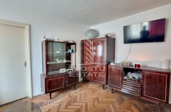 Apartament 2 camere, etaj intermediar, zona Dacia