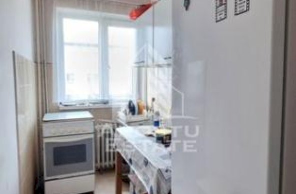 Apartament 2 camere, etaj intermediar, zona Dacia