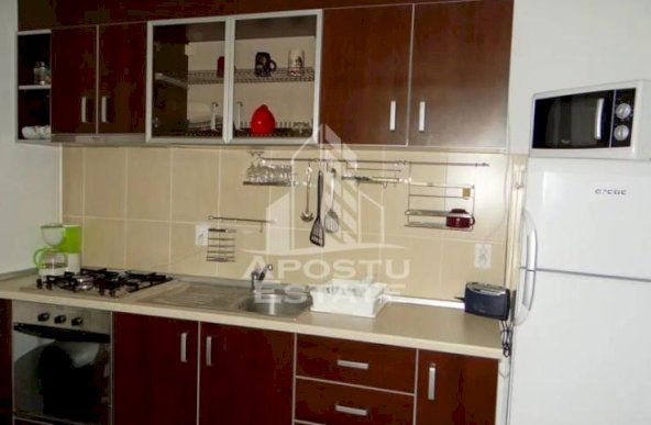 Apartament 2 camere ,loc de parcare ,zona Soarelui