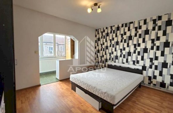 Apartament cu 2 camere si 2 balcoane, centrala proprie, zona Bucovina