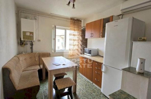 Apartament cu 2 camere si 2 balcoane, centrala proprie, zona Bucovina