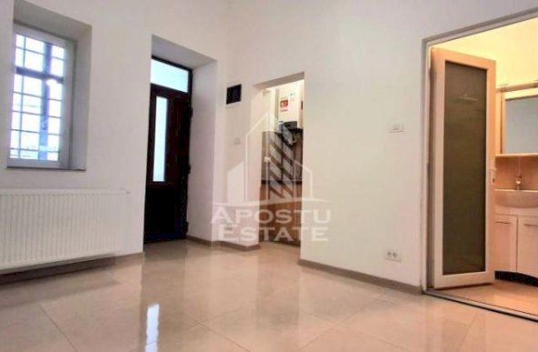 Spatiu comercial / birouri - 85 mp renovat modern