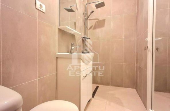 Spatiu comercial / birouri - 85 mp renovat modern