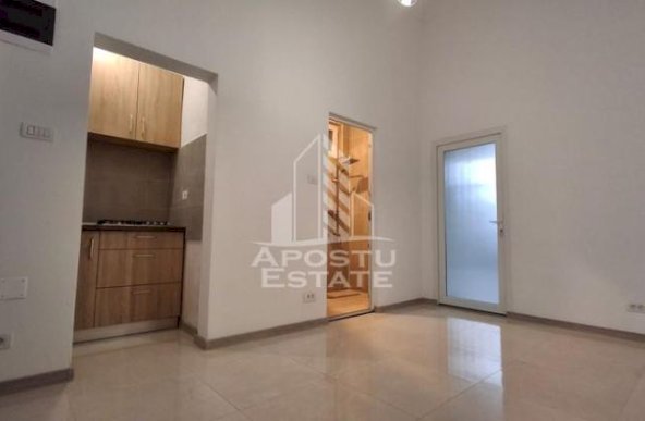 Spatiu comercial / birouri - 85 mp renovat modern