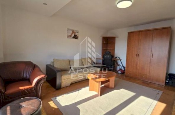 Apartament 1 camera, etaj intermediar, centrala proprie, zona Lipovei