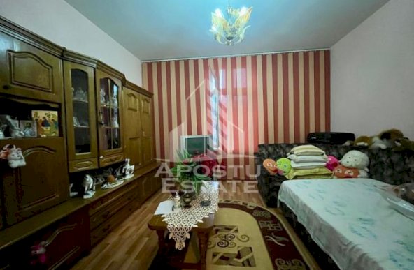 Apartament 2 camere,curte comuna,zona Complexul Studentesc