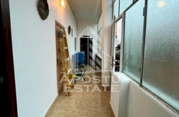 Apartament 2 camere,curte comuna,zona Complexul Studentesc