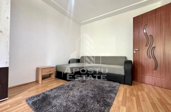 Apartament cu o camera, etajul 3, zona Girocului