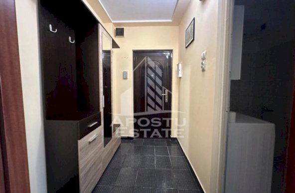 Apartament cu o camera, etajul 3, zona Girocului