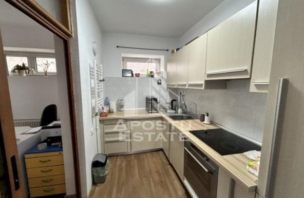 Vila P+2E, 6 camere, 3 bai, garaj dublu, zona Lipovei