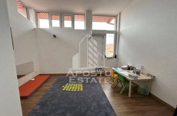 Vila P+2E, 6 camere, 3 bai, garaj dublu, zona Lipovei