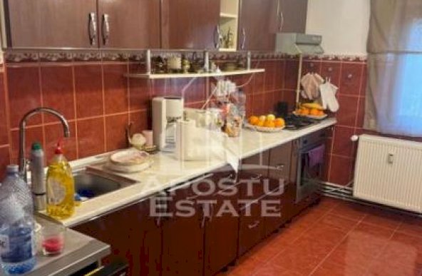 Apartament, 3 camere, centrala proprie, zona Mircea cel Batran