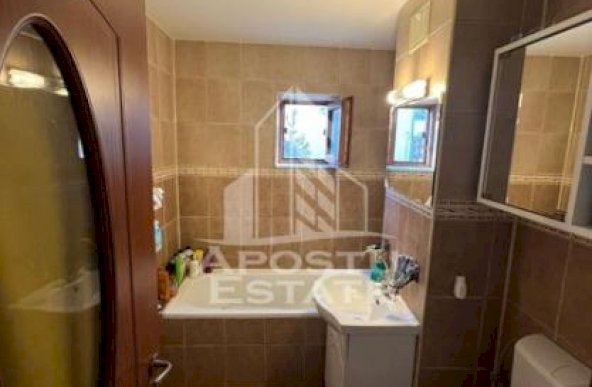 Apartament, 3 camere, centrala proprie, zona Mircea cel Batran