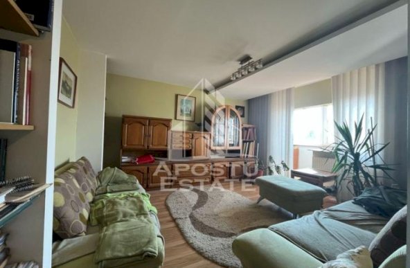 Apartament cu 3 camere, decomandat, 2 bai, 2 balcoaane