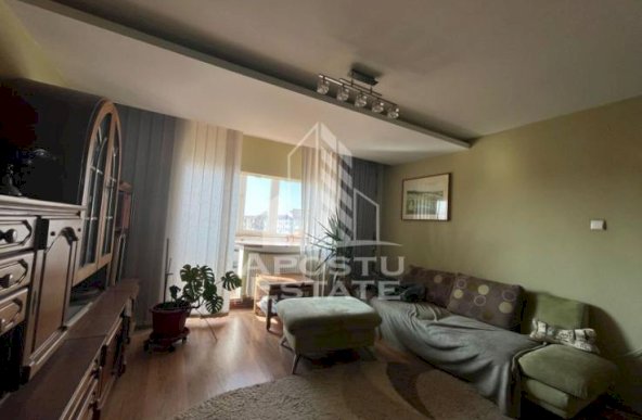 Apartament cu 3 camere, decomandat, 2 bai, 2 balcoaane