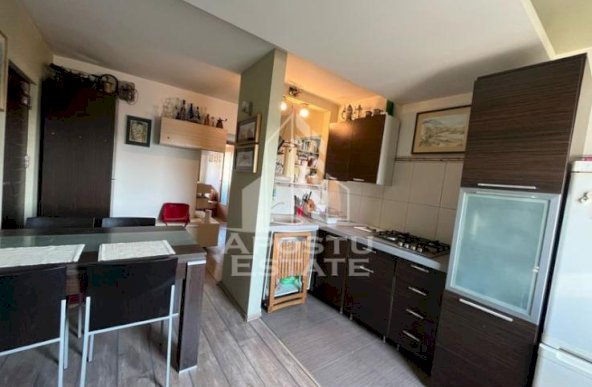 Apartament cu 3 camere, decomandat, 2 bai, 2 balcoaane