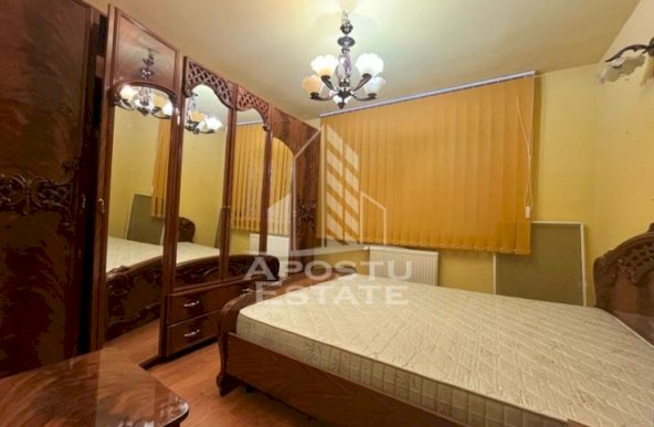 Apartament cu 3 camere, decomandat, situat in zona Girocului