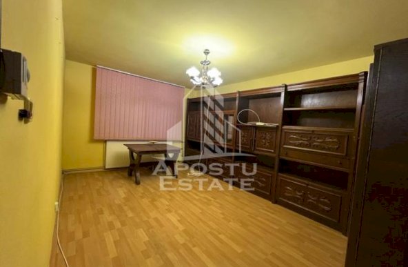 Apartament cu 3 camere, decomandat, situat in zona Girocului