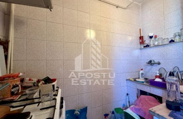 Apartament 3 camere, decomandat, garaj, centrala proprie, zona Lunei