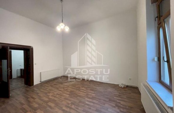 Apartament cu vedere spre strada Savoya, cladire complet reabilitata