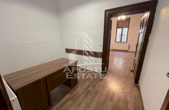 Apartament cu vedere spre strada Savoya, cladire complet reabilitata