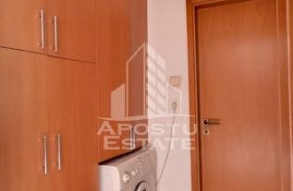 Apartament cu 3 camere, 2 bai, etaj intermediar, Calea Aradului