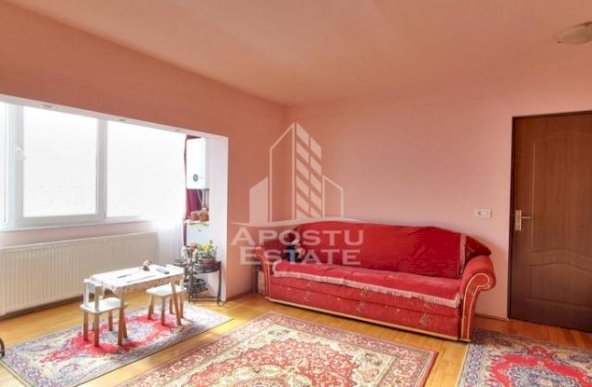 Apartament cu 3 camere, 2 bai, etaj intermediar, Calea Aradului