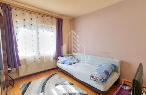 Apartament cu 3 camere, 2 bai, etaj intermediar, Calea Aradului