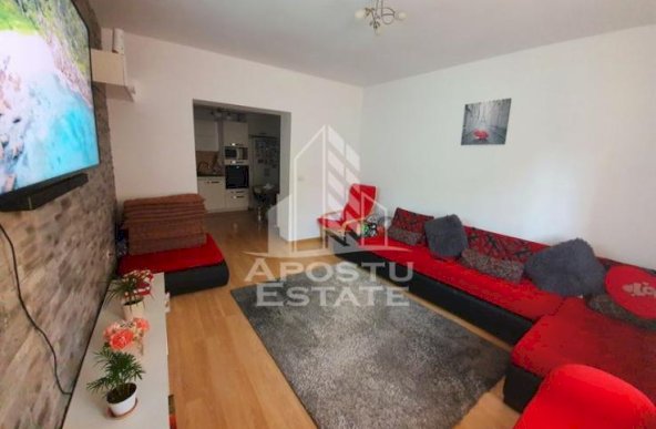 Apartament pe 4 camere, renovat complet la curte comuna in Balcescu