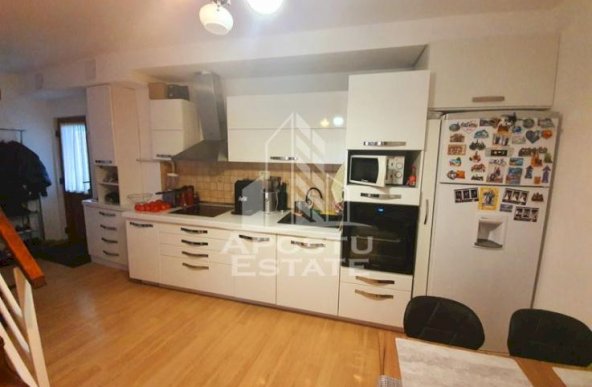 Apartament pe 4 camere, renovat complet la curte comuna in Balcescu