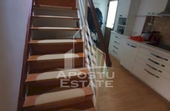 Apartament pe 4 camere, renovat complet la curte comuna in Balcescu