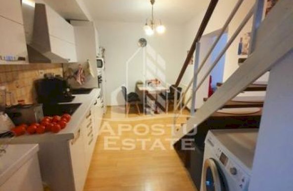 Apartament pe 4 camere, renovat complet la curte comuna in Balcescu