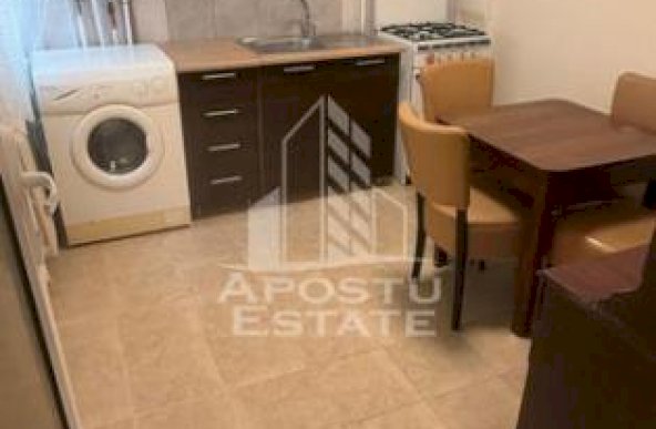 Apartament la casa cu 2 camere si centrala proprie, in zona Lipovei