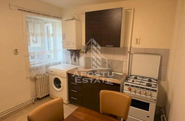 Apartament la casa cu 2 camere si centrala proprie, in zona Lipovei