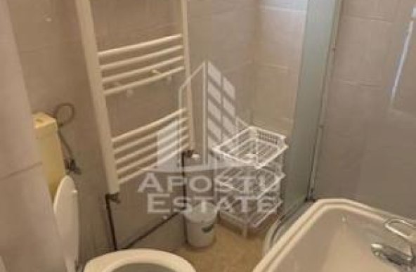 Apartament la casa cu 2 camere si centrala proprie, in zona Lipovei