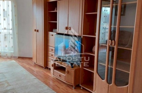 Apartament cu 3 camere decomandat zona Aradului