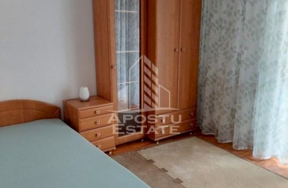 Apartament cu 3 camere decomandat zona Aradului