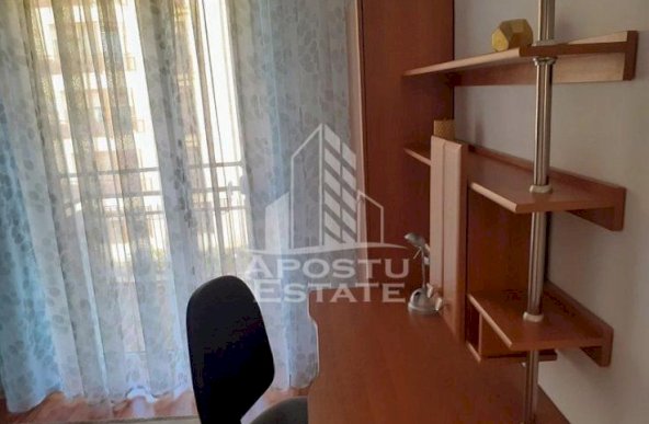 Apartament cu 3 camere decomandat zona Aradului