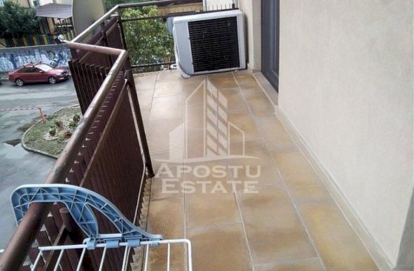 Apartament cu 3 camere decomandat zona Aradului