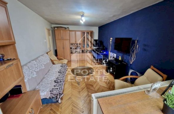 Apartament cu 2 camere, etaj intermediar, zona Girocului