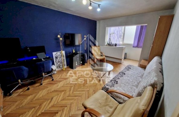 Apartament cu 2 camere, etaj intermediar, zona Girocului