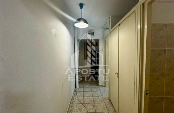 Apartament cu 3 camere, etaj intermediar, centrala proprie, Girocului