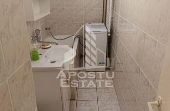 Apartament cu 3 camere, etaj intermediar, centrala proprie, Girocului