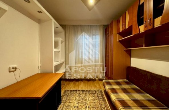 Apartament cu 3 camere, zona Dacia