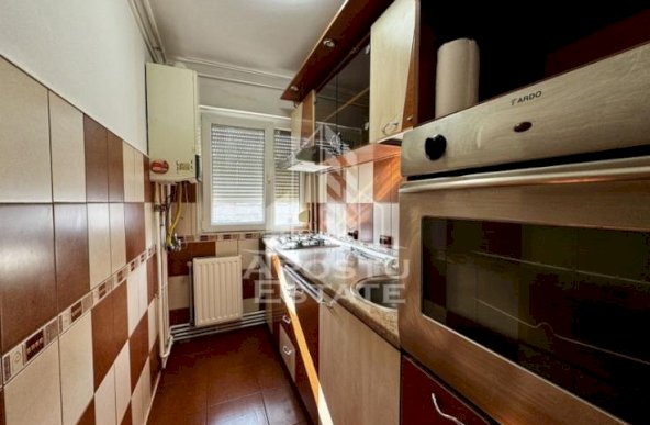 Apartament cu 3 camere, zona Dacia