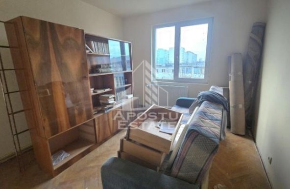 Apartament cu 2 camere, etaj intermediar, lift, zona Circumvalatiunii