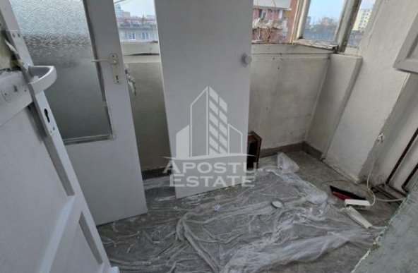 Apartament cu 2 camere, etaj intermediar, lift, zona Circumvalatiunii