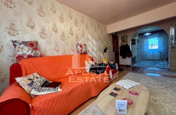 Apartament cu 3 camere, centrala proprie, calea Lipovei