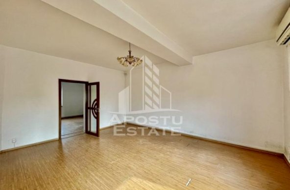 Spatiu Comercial - Birouri de Inchiriat, curte privata, zona Intim